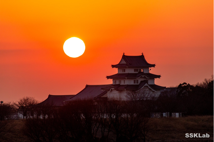 夕日と関宿城博物館　photo by SSKLab