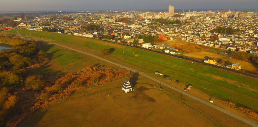 天守閣があった場所に古河城バルーンを建てた時の写真（2019年）